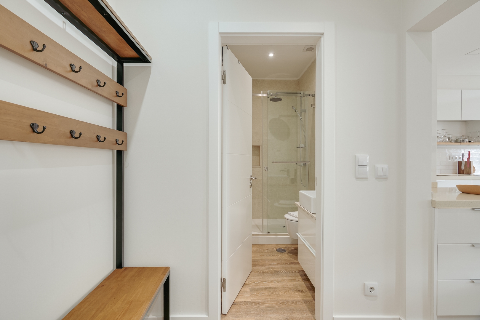 HostWise – Flat w/ Balcony & Workspace 23 Host Wise Booking