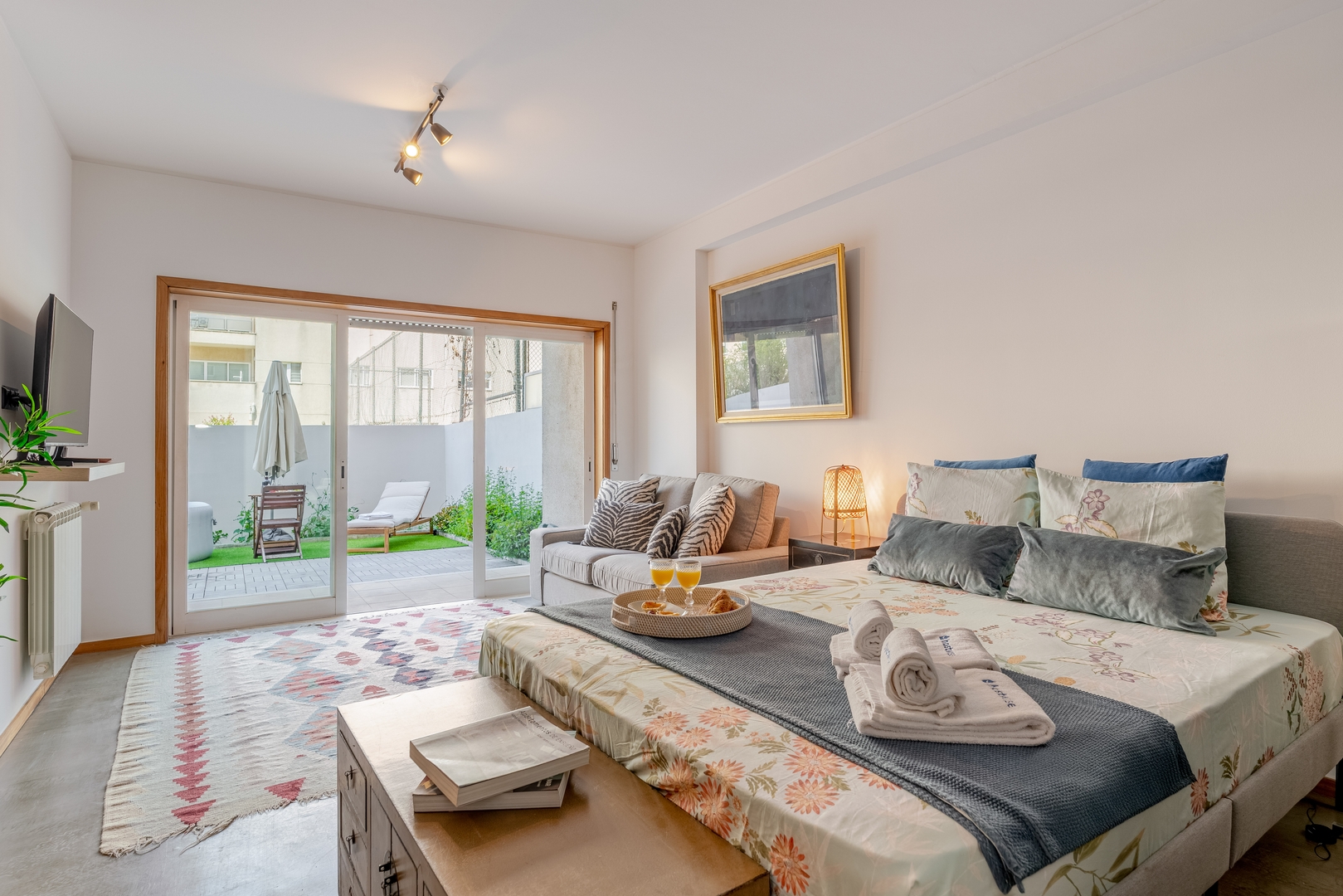 HostWise – Modern Flat w/ Terrace | Near the Beach 2 Host Wise Booking