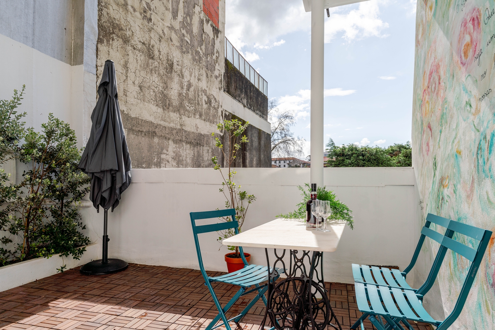 HostWise - Stylish Studio w/ Charming Terrace 18 Host Wise Booking
