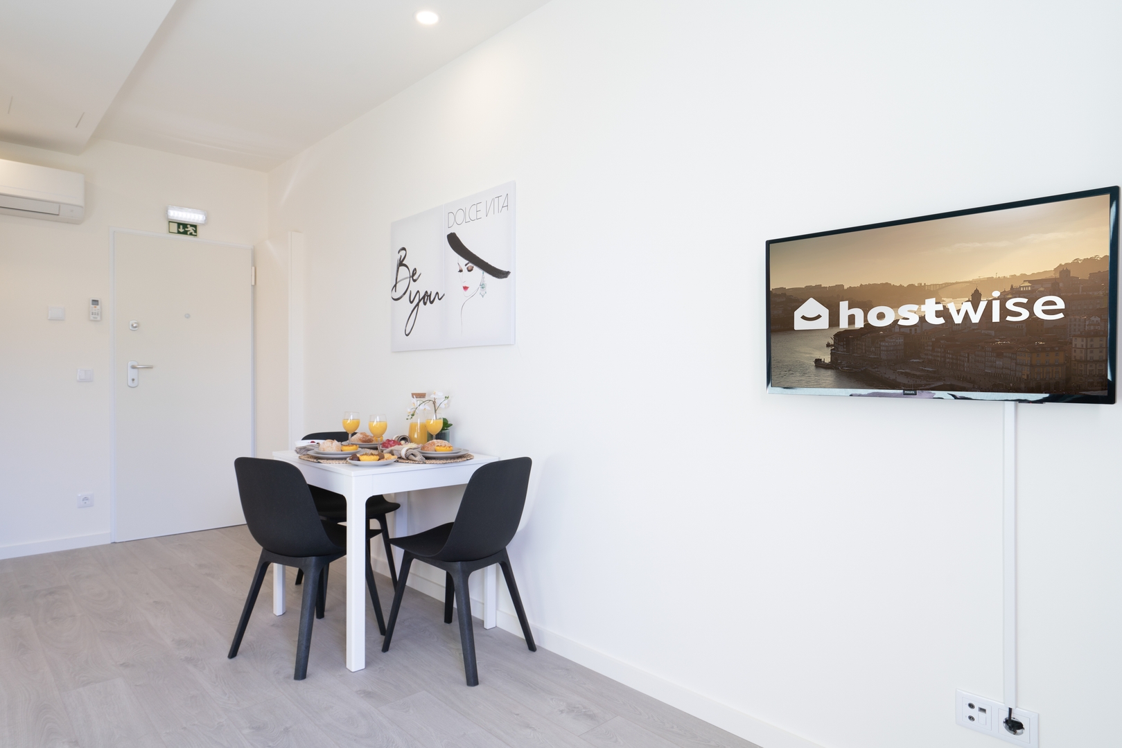 3 Cozy Flats with Private Patios by HostWise 15 Host Wise Booking