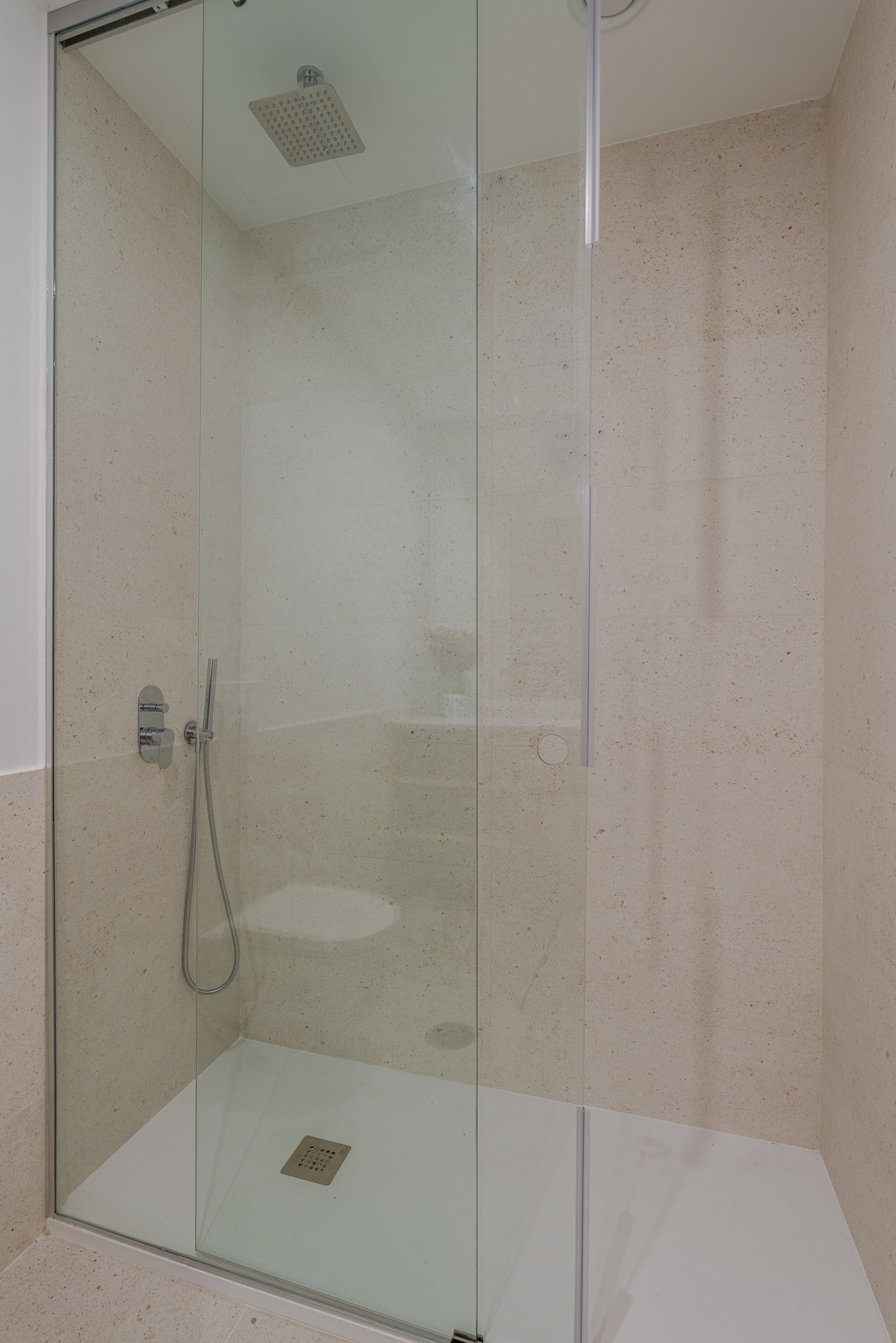 Sleek & Modern Flat w/ Private Garage by HostWise 24 Host Wise Booking