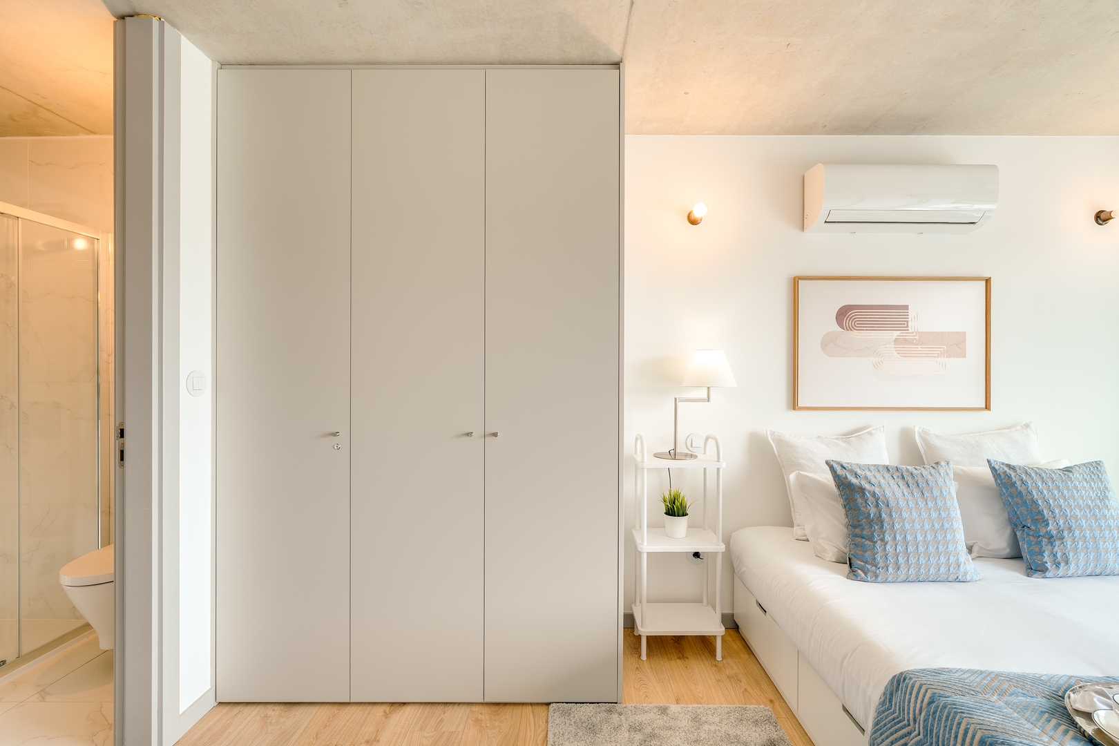 Premium Flat w/ Balcony, Pool & Garage by HostWise 10 Host Wise Booking