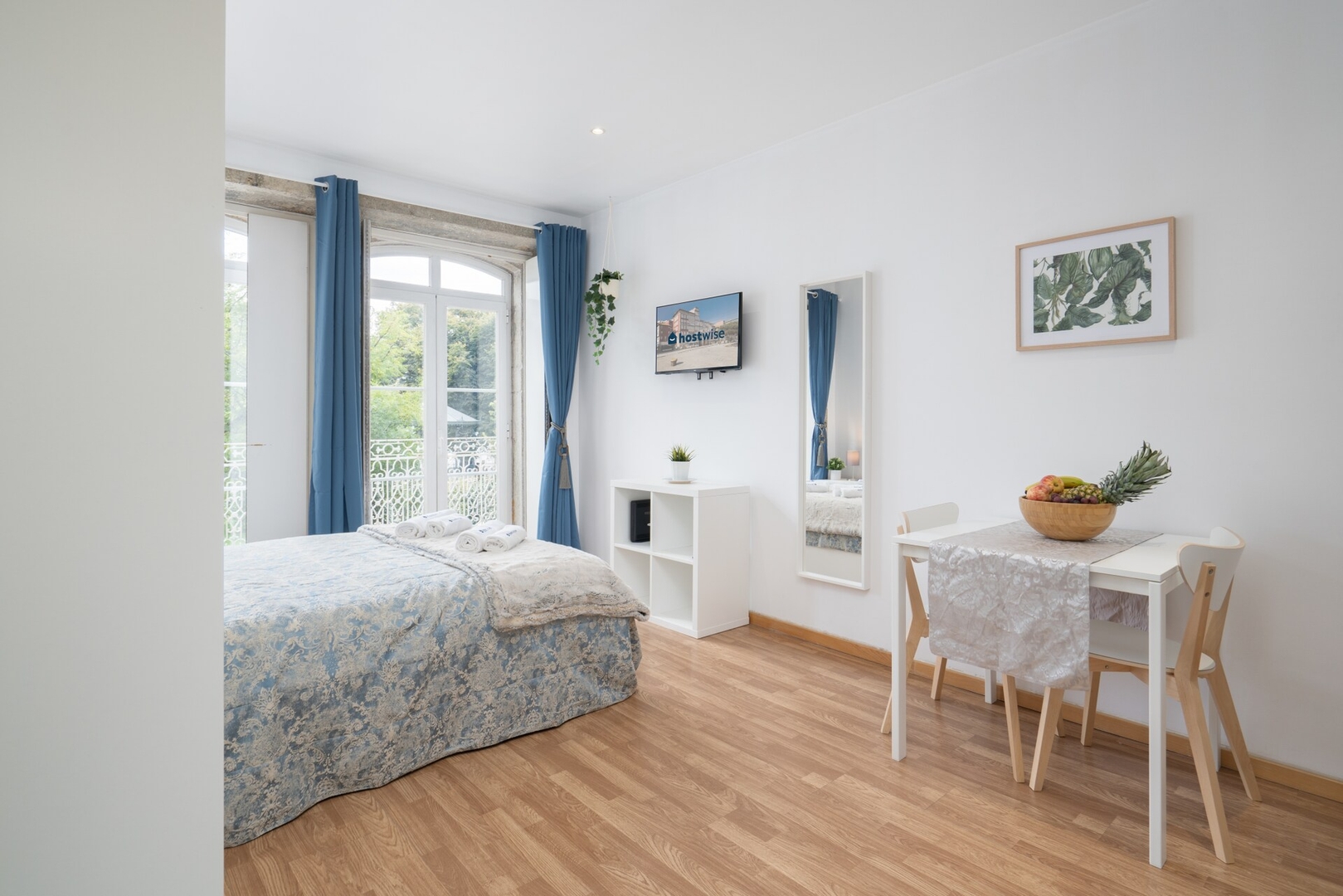 HostWise - Serene & Bright Studio Host Wise Booking