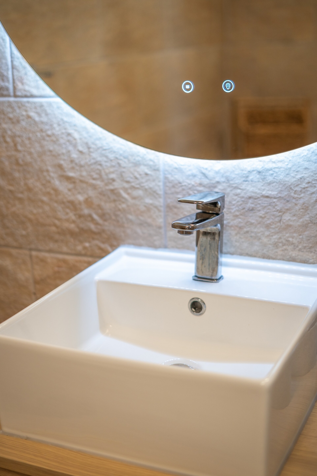 Host Wise - Luxurious Pool & Jacuzzi Hideaway 37 Host Wise Booking