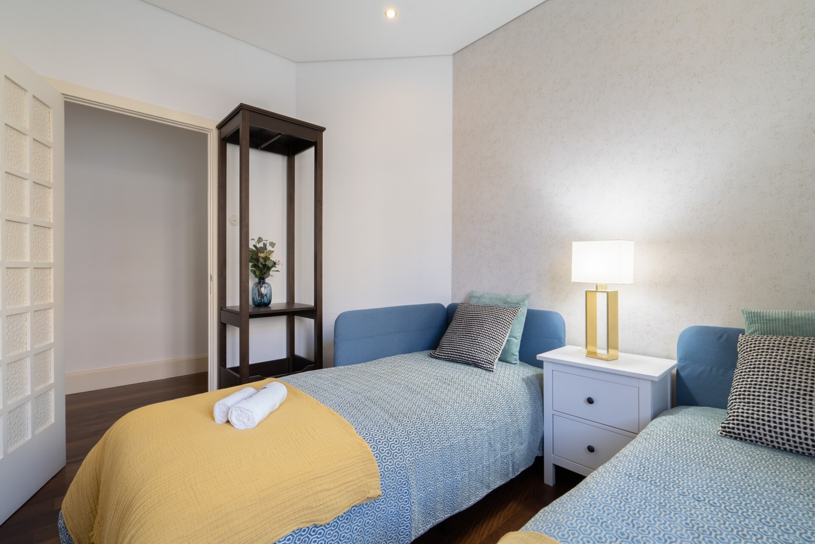 Host Wise - 2 Rustic Colorful Flats | Terrace 33 Host Wise Booking