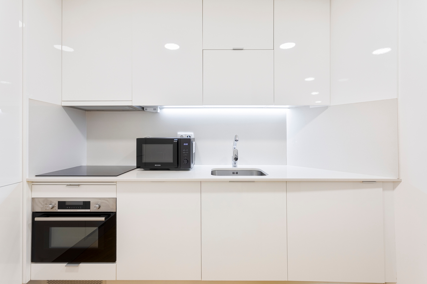 Modern & Central Flat w/ Garage by HostWise 20 Host Wise Booking