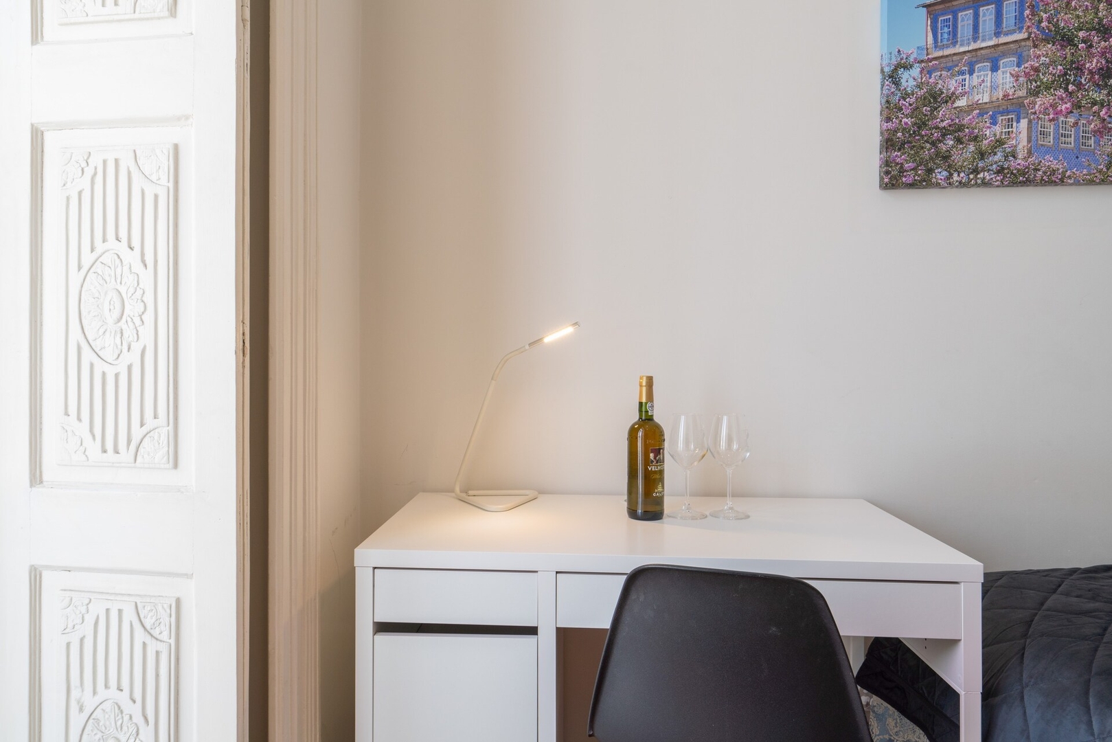 Cozy Sunny Flat | City Center by HostWise 2 Host Wise Booking