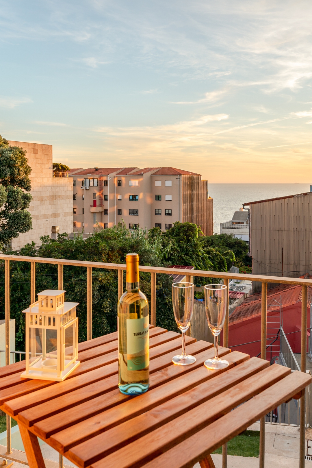 Sunlit Apartments in Foz do Douro by HostWise 87 Host Wise Booking