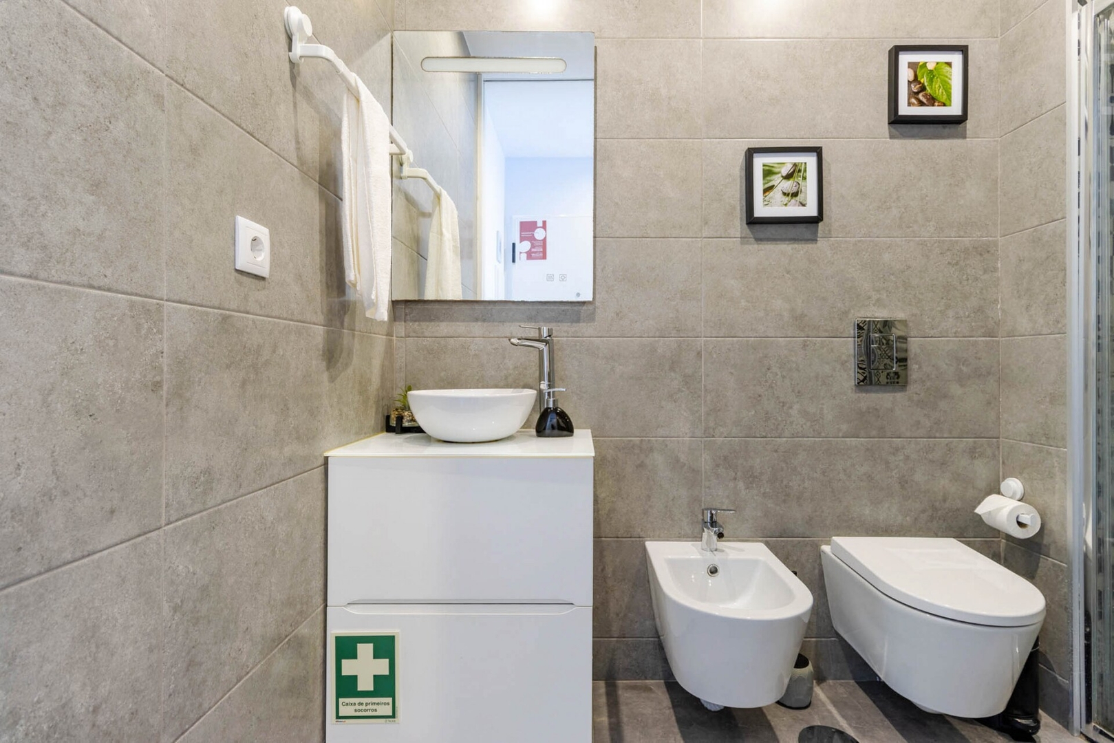 Modern & Stylish Flat w/ Balcony by HostWise 16 Host Wise Booking