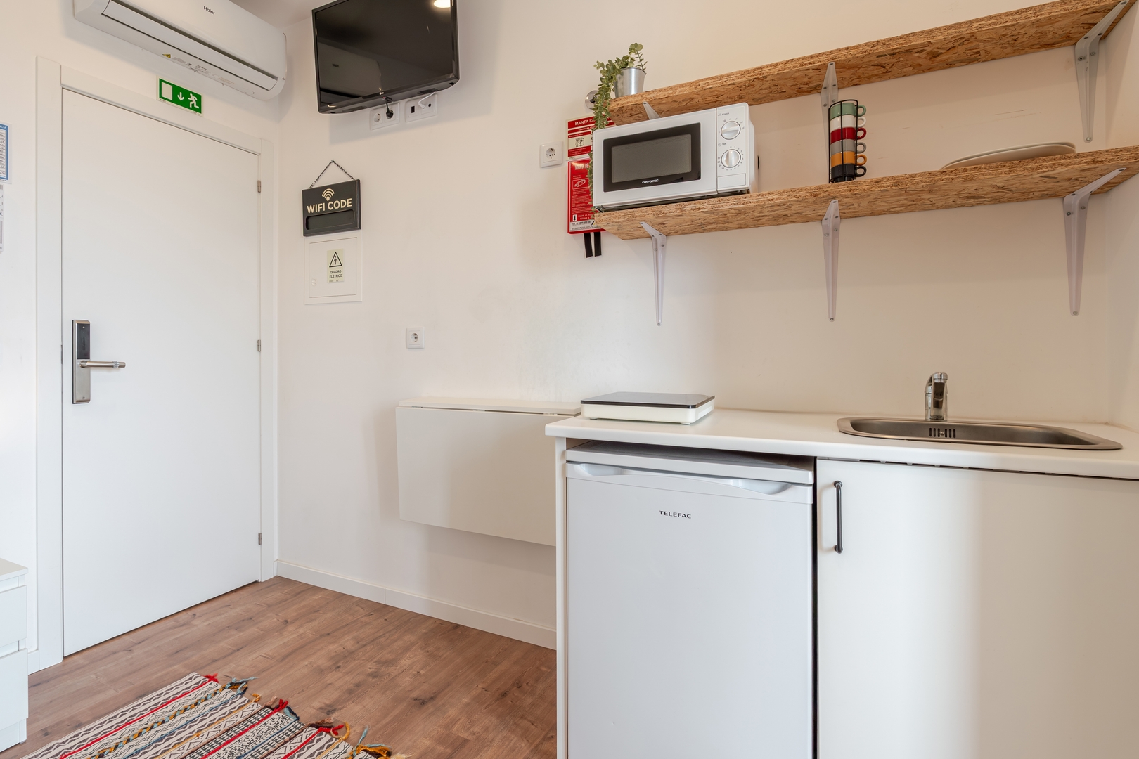 HostWise - Cozy Urban Flat 12 Host Wise Booking
