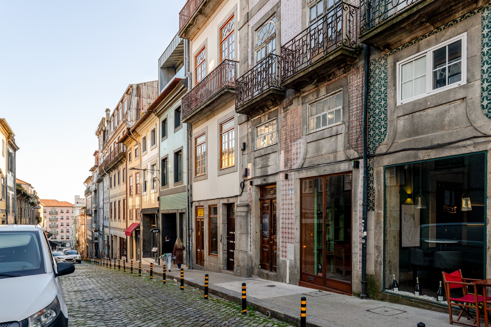 HostWise - Bright & Airy Flat w/ Balcony 4 Host Wise Booking