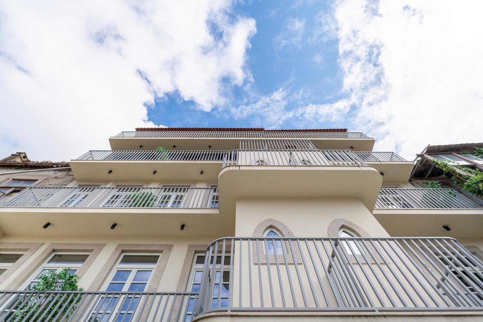 Jacuzzi Retreat in Heart of Porto by HostWise 41 Host Wise Booking