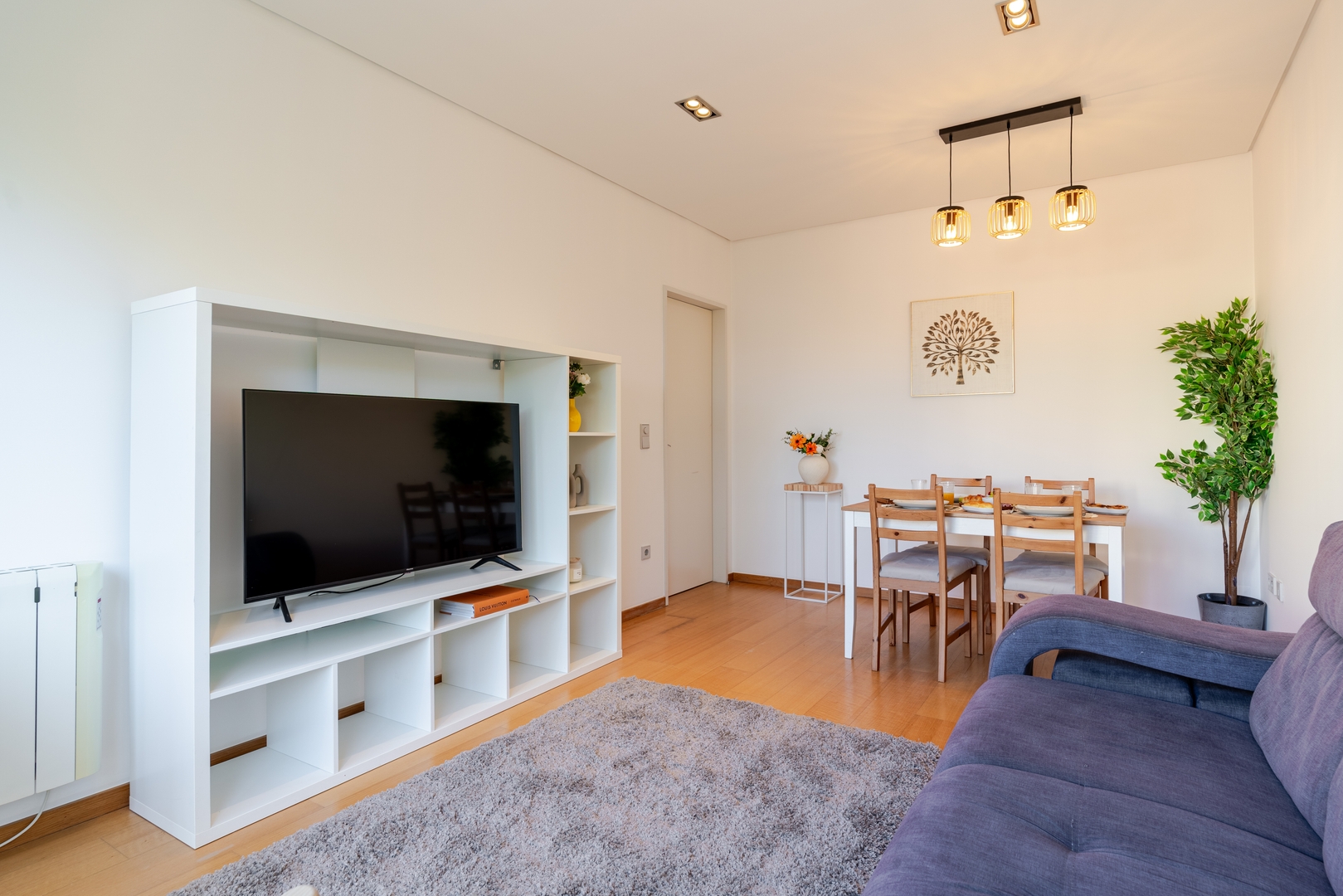 Modern Flat with Workspace in Foz by HostWise 7 Host Wise Booking