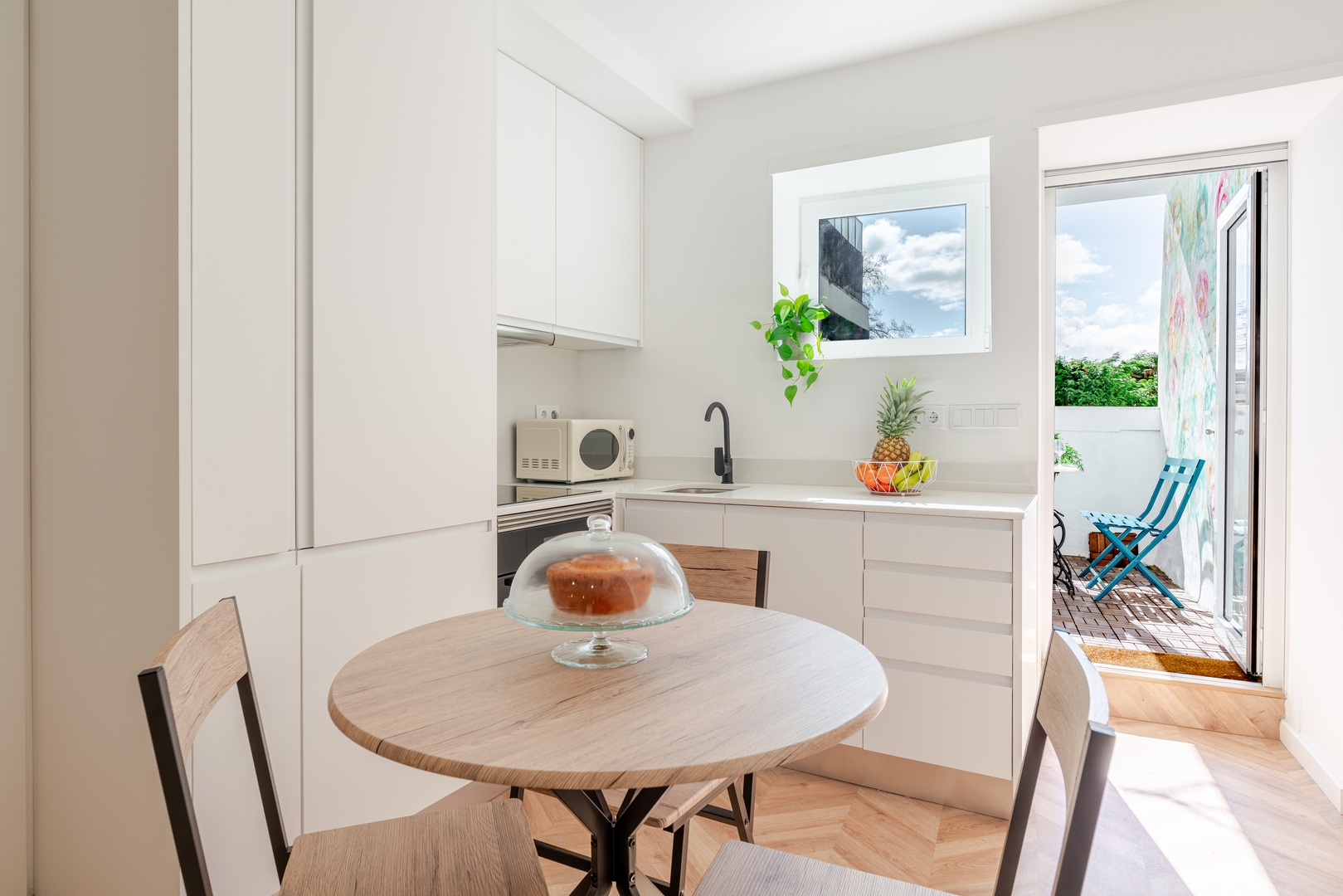 HostWise - Stylish Studio w/ Charming Terrace 3 Host Wise Booking