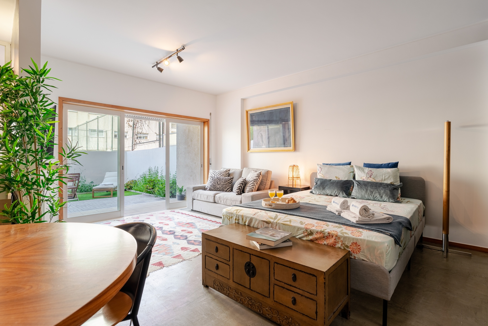 HostWise – Modern Flat w/ Terrace | Near the Beach 5 Host Wise Booking