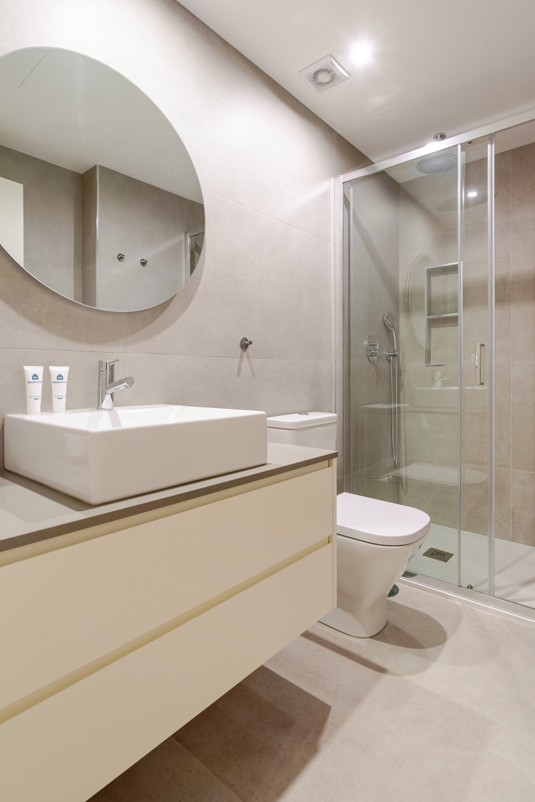 Stylish 2 Duplex & Patio Studio in Porto by HostWise 33 Host Wise Booking