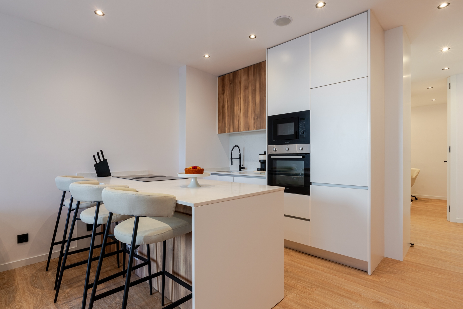 Urban Terrace & Stylish Living Spaces by HostWise 6 Host Wise Booking