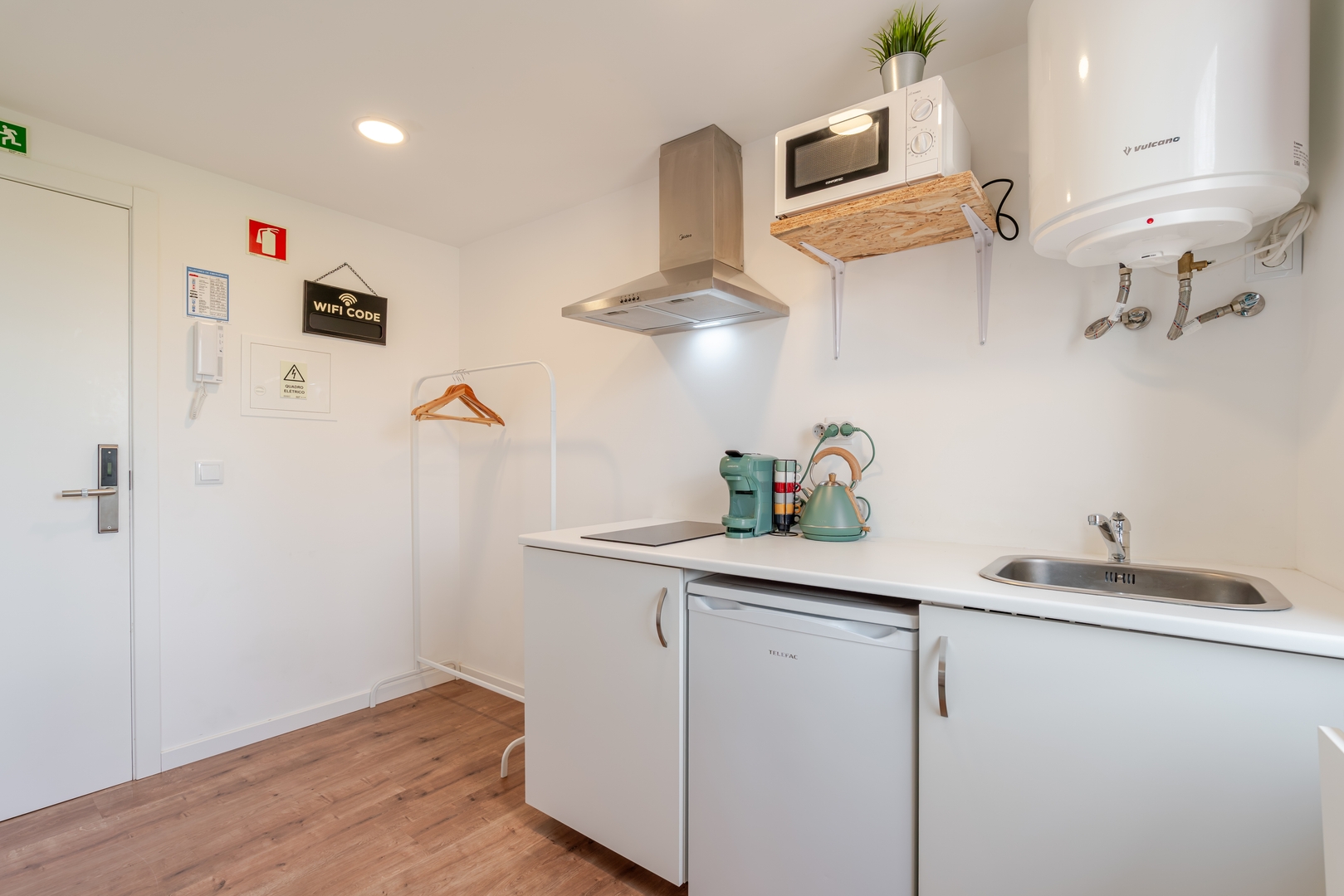 HostWise - Bright & Cozy Studio 13 Host Wise Booking