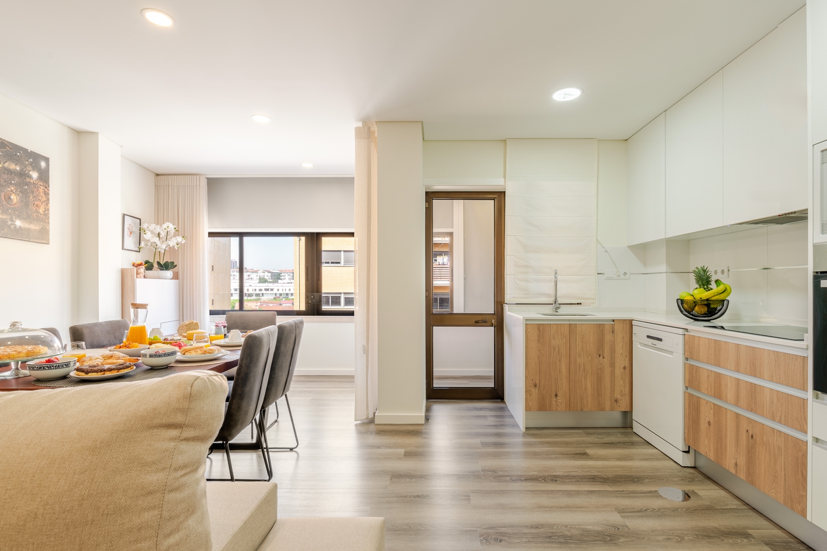 Spacious & Stylish Flat with Garage by HostWise 13 Host Wise Booking