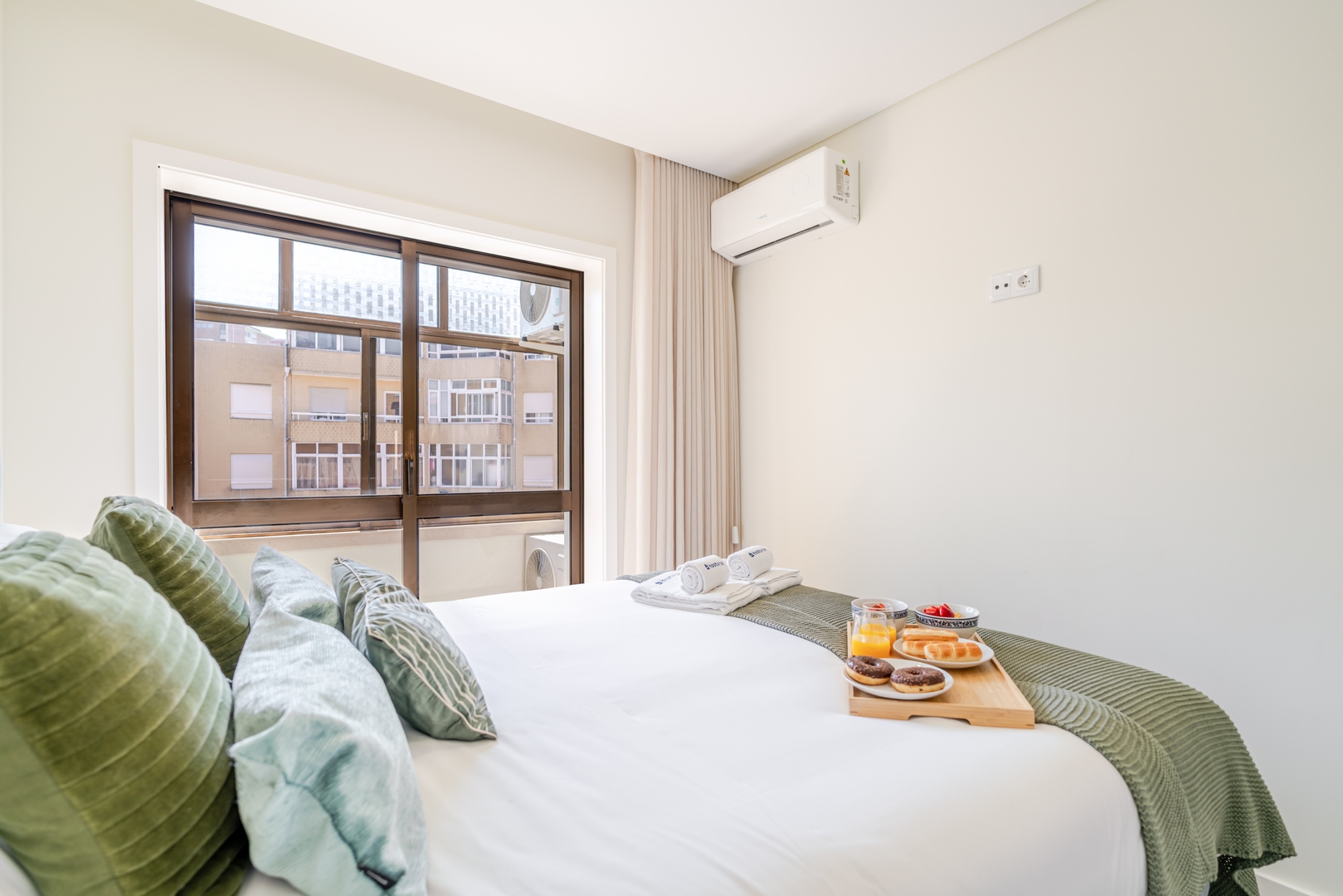 Spacious & Stylish Flat with Garage by HostWise 7 Host Wise Booking