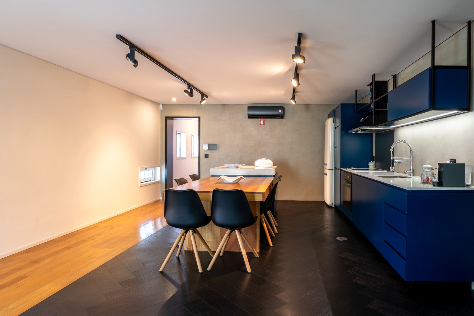 HostWise - Modern Comfort & Shared Pool in Paredes 19 Host Wise Booking