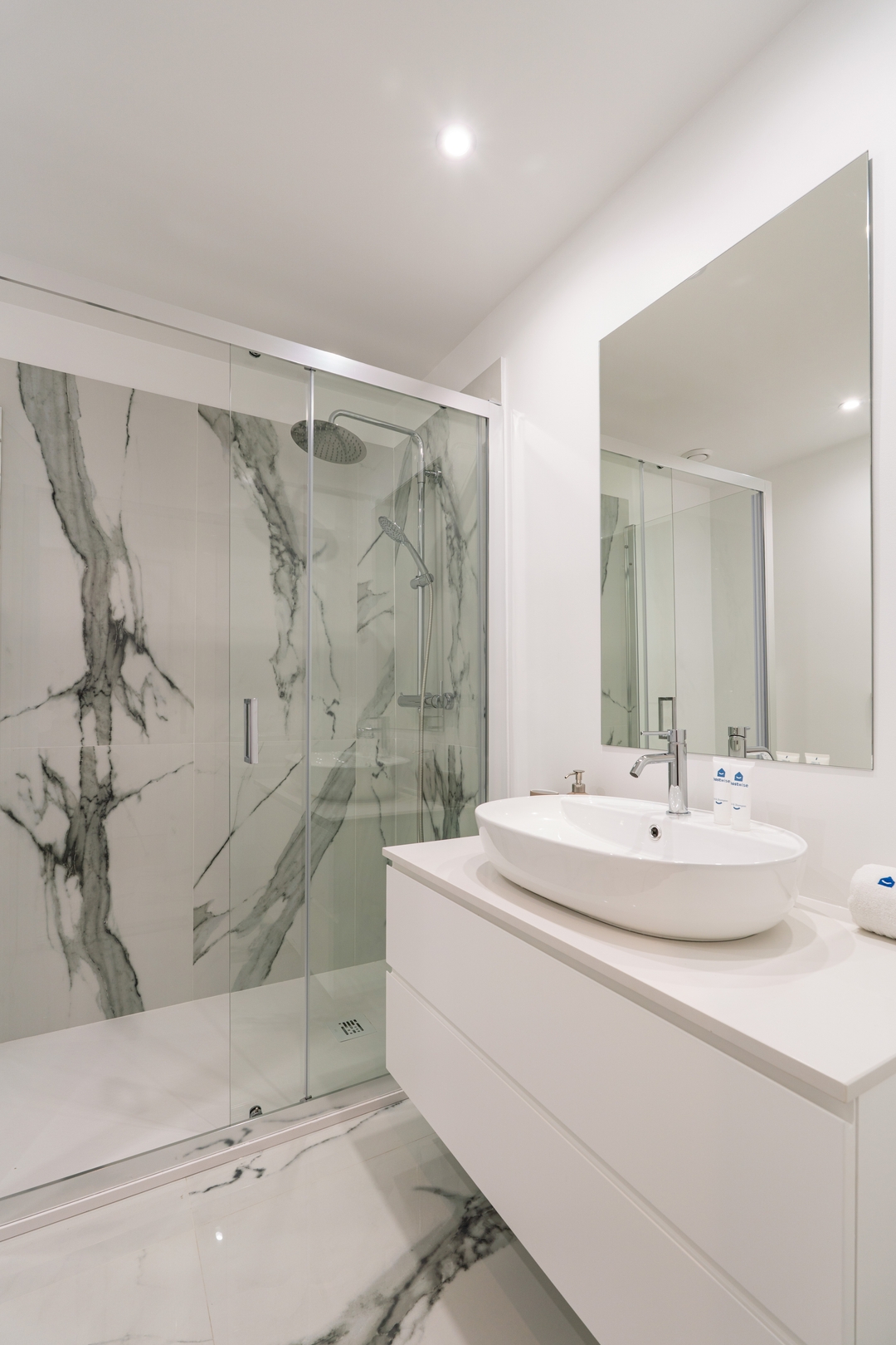 Balcony Studios & Parking in Leça by HostWise 26 Host Wise Booking