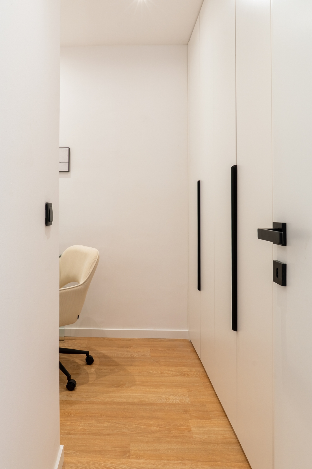 Urban Terrace & Stylish Living Spaces by HostWise 44 Host Wise Booking