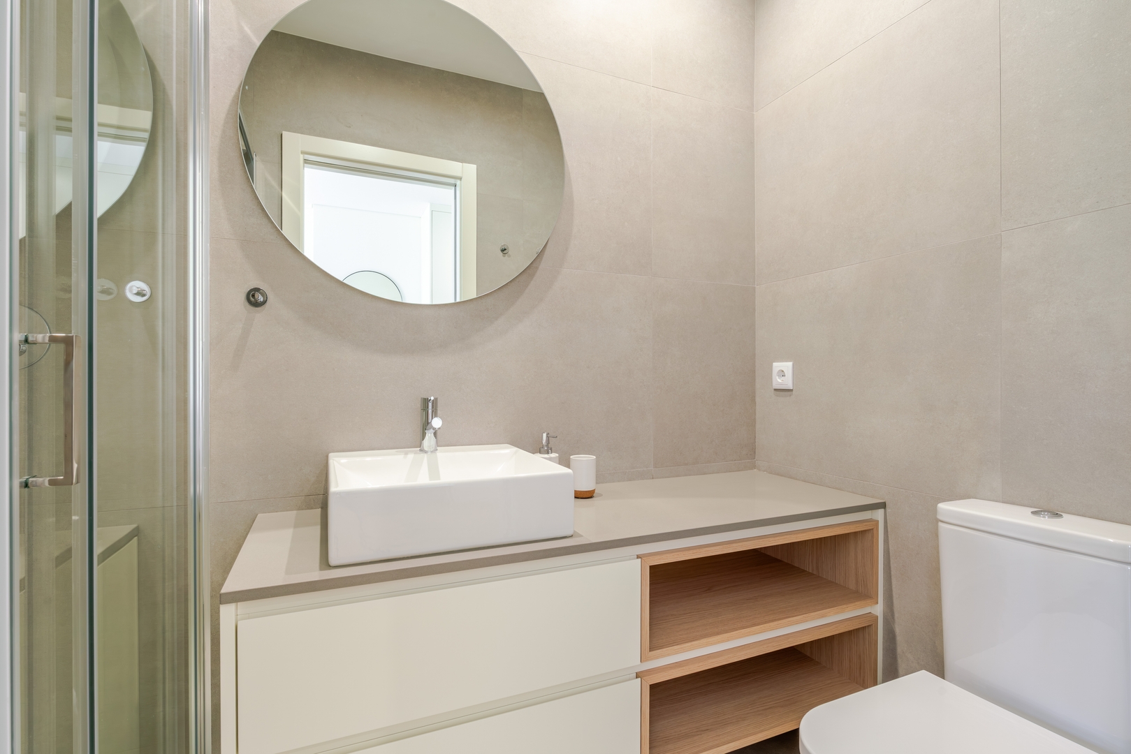 Stylish Balcony Apt & 2 Cozy Studios by HostWise 41 Host Wise Booking