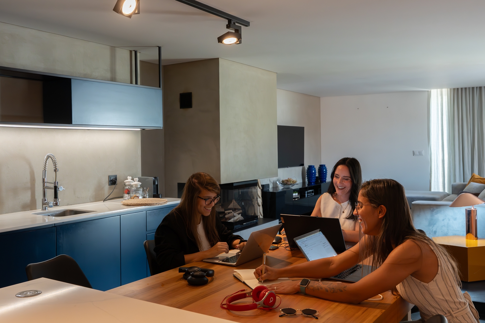 HostWise - Modern Comfort & Shared Pool in Paredes 28 Host Wise Booking