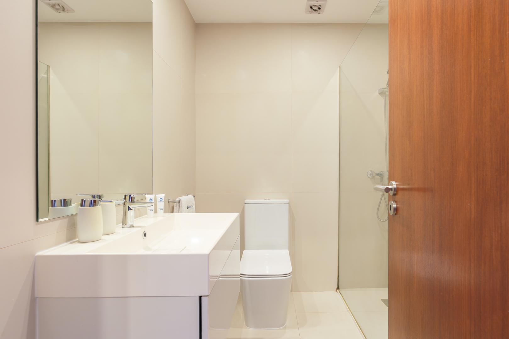 Bright & Spacious Flat by Host Wise 25 Host Wise Booking