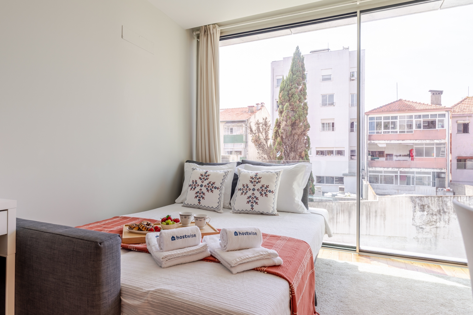 HostWise – Modern & Cozy Flat | Near the Beach 12 Host Wise Booking