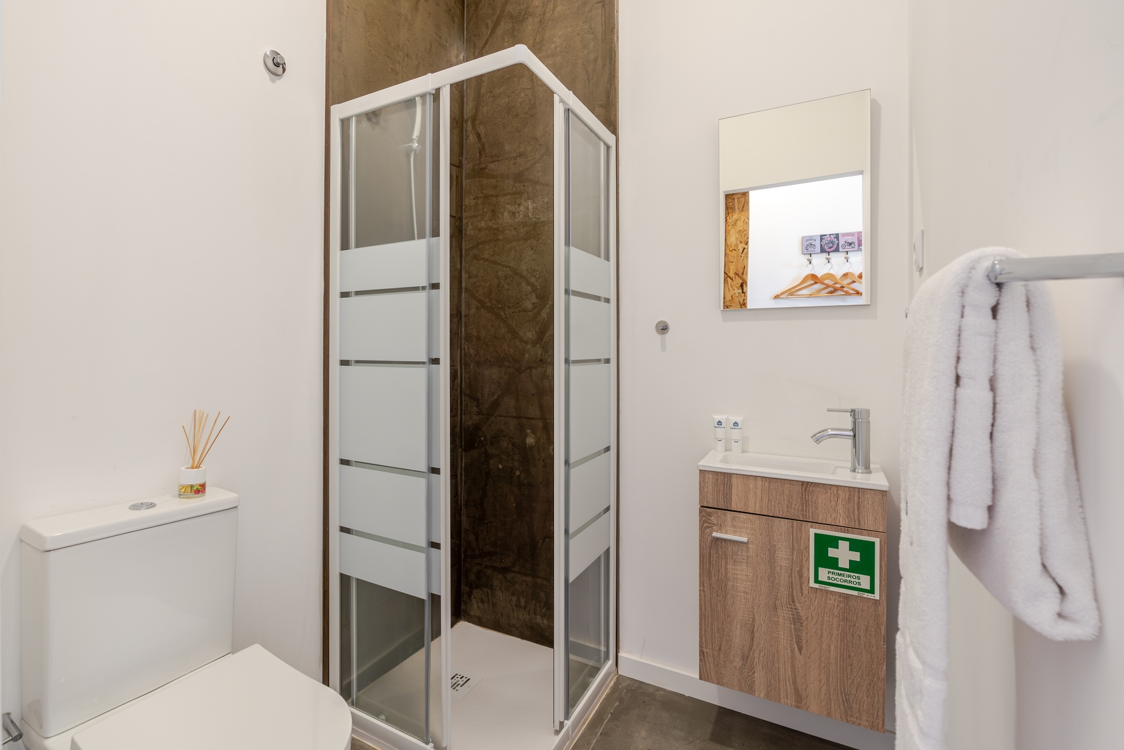 HostWise - Sunny & Stylish Flat 4 Host Wise Booking