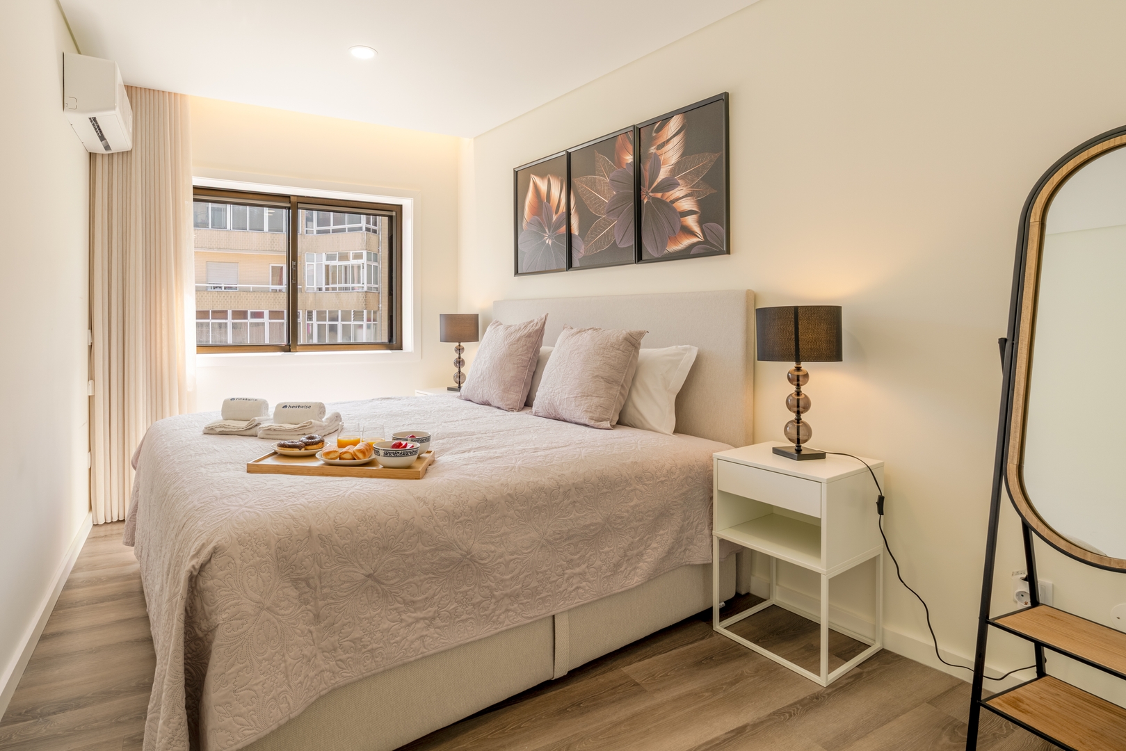 Spacious & Stylish Flat with Garage by HostWise Host Wise Booking