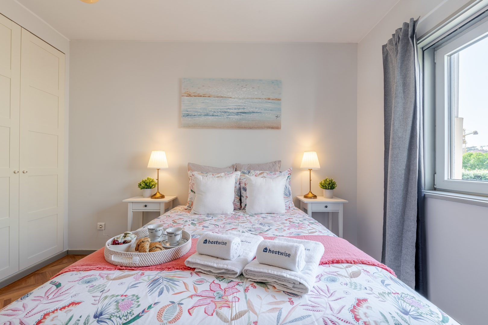 HostWise - Bright & Spacious Flat w/ Garage 11 Host Wise Booking