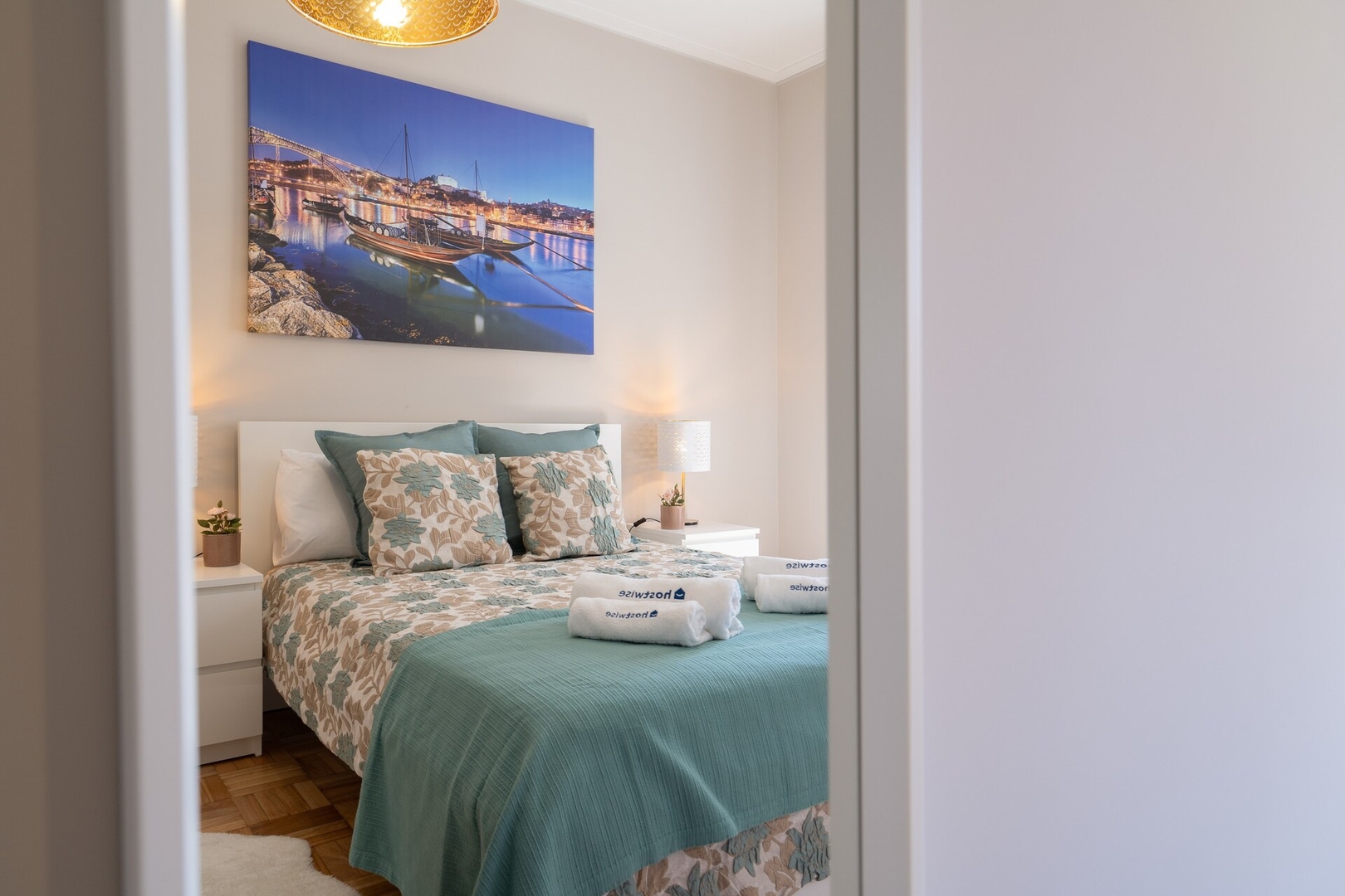 HostWise - Deluxe Bright Flat w/ Netflix 7 Host Wise Booking