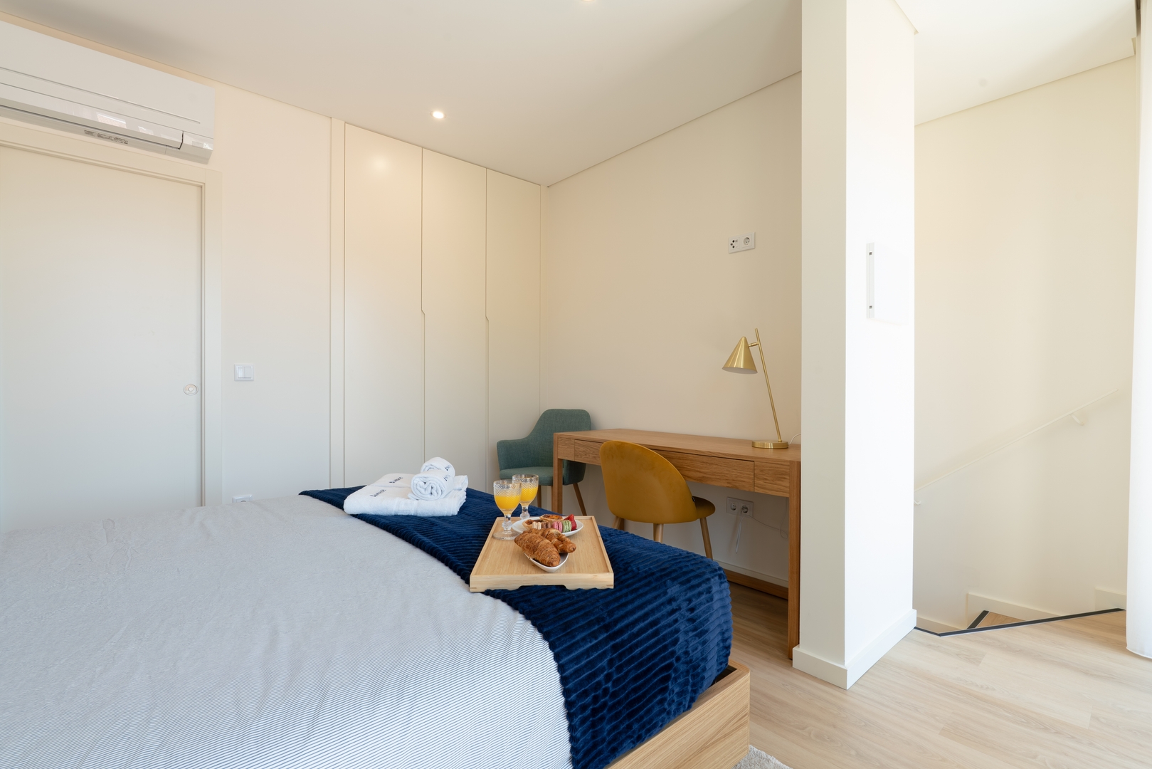 Stylish Balcony Apt & 2 Cozy Studios by HostWise 6 Host Wise Booking