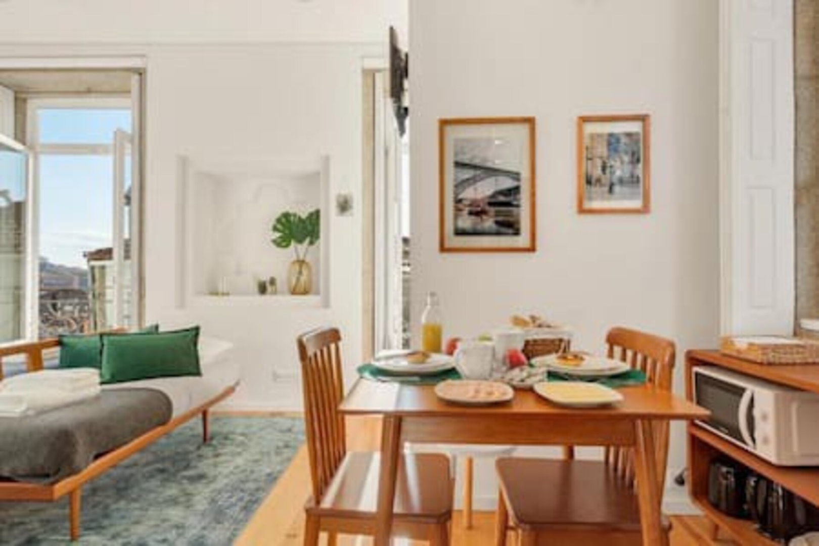 4 Trendy Studios w/ Balcony | Clérigos by HostWise 32 Host Wise Booking