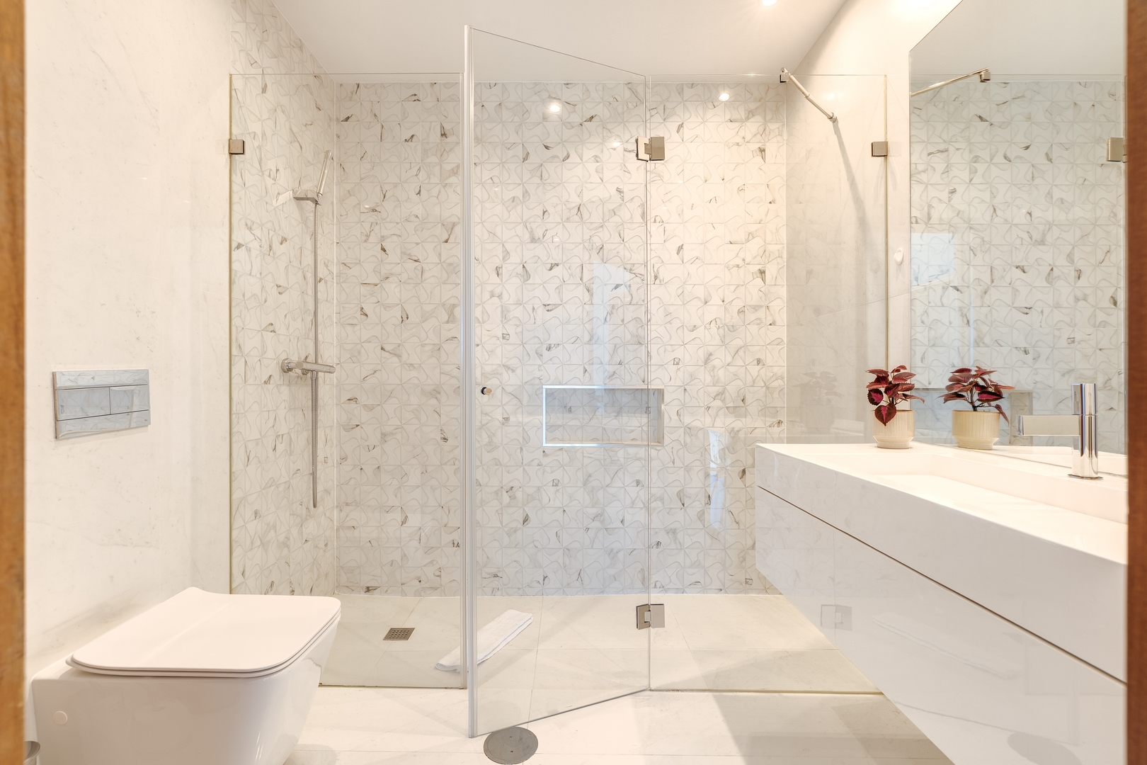 Beach Villa with Jacuzzi & Garage by HostWise 47 Host Wise Booking