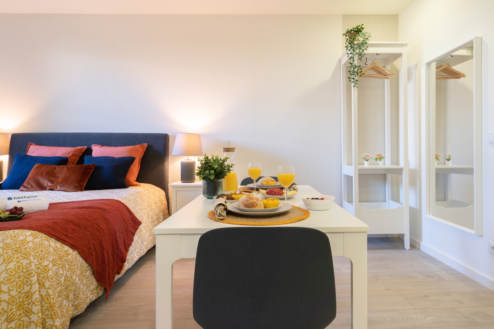 HostWise - Studios with Patio & Kitchenette 17 Host Wise Booking