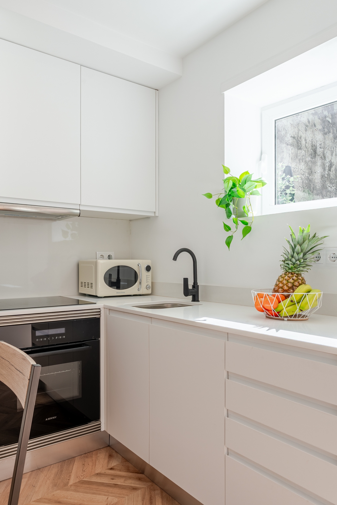 HostWise - Stylish Studio w/ Charming Terrace 17 Host Wise Booking