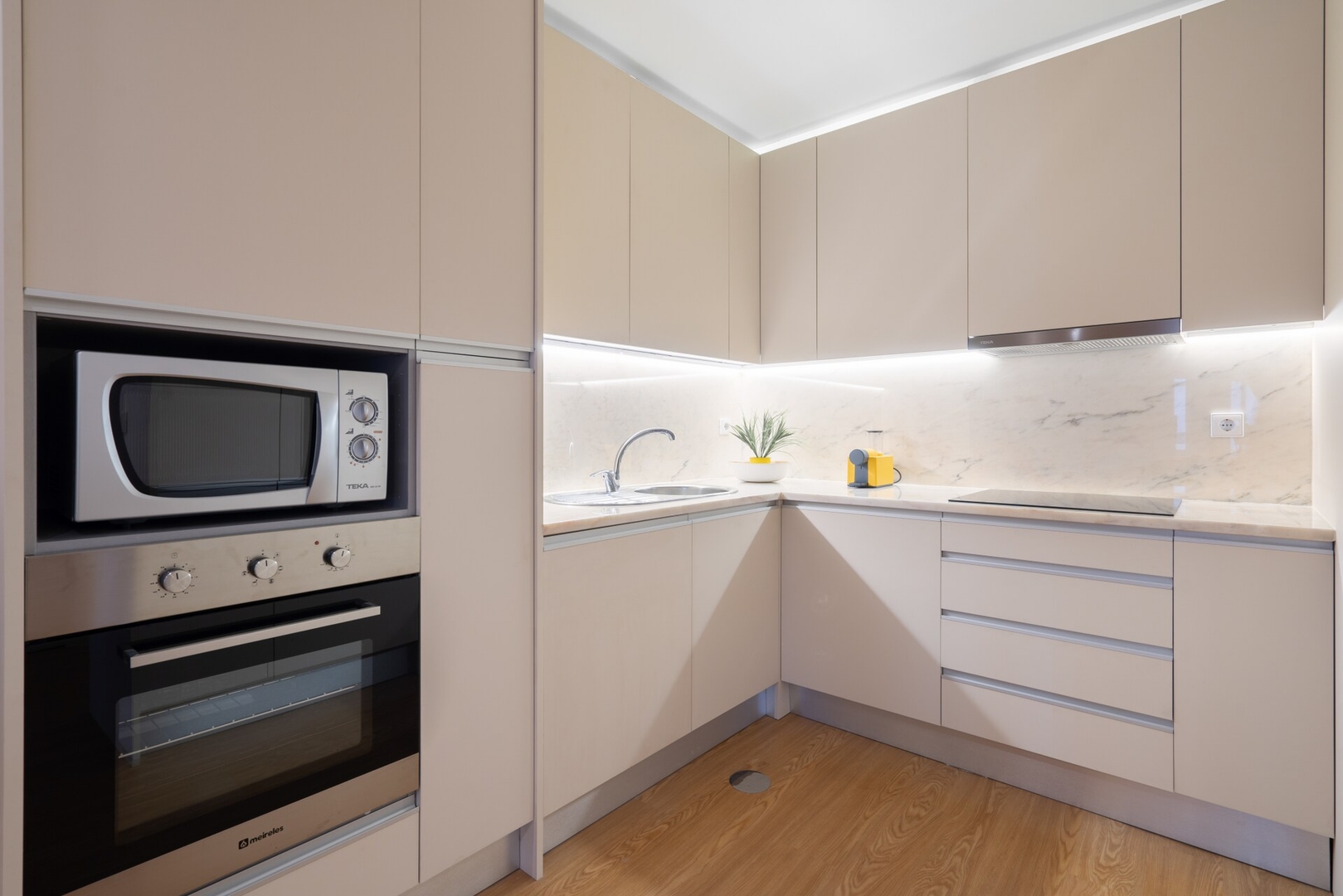 Colorful Bright Flats w/ Balcony by HostWise 48 Host Wise Booking