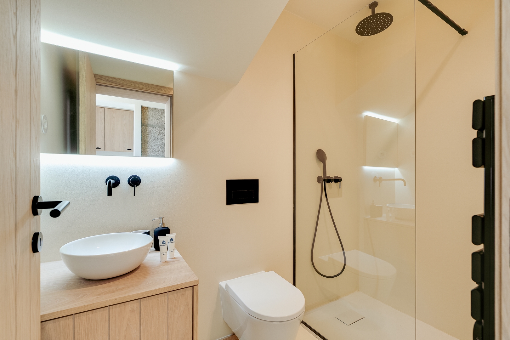 Pool & Indoor Jacuzzi in Pedorido by HostWise 28 Host Wise Booking