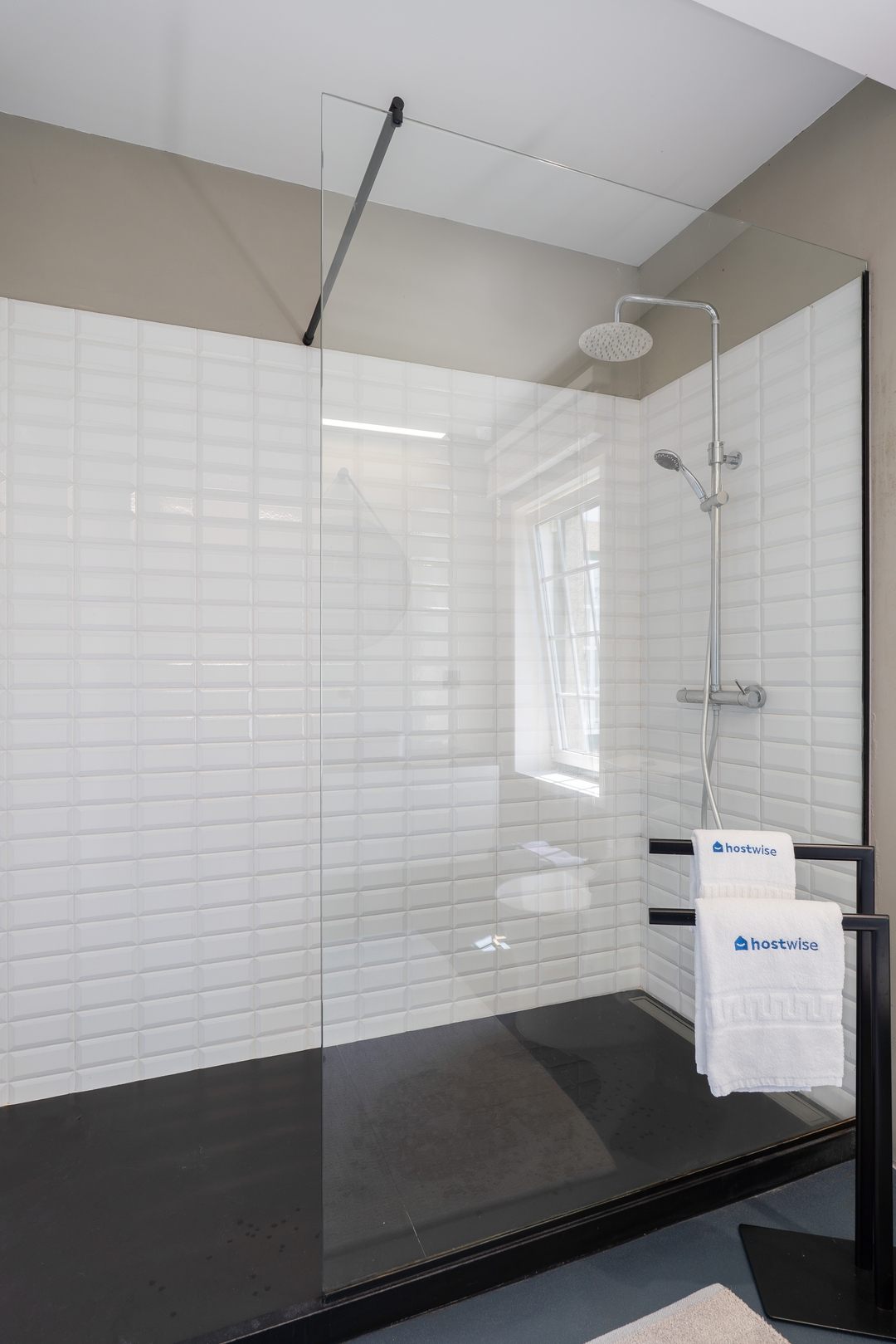 HostWise - Modern Comfort & Shared Pool in Paredes 45 Host Wise Booking