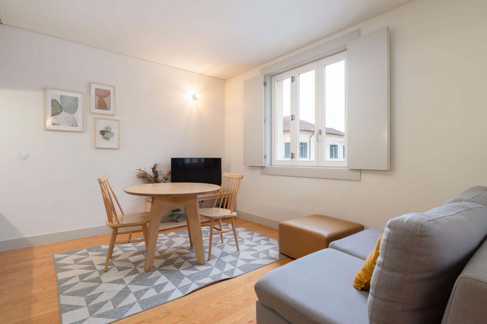 Dual Sunny Studios in Old Guimarães by HostWise 33 Host Wise Booking