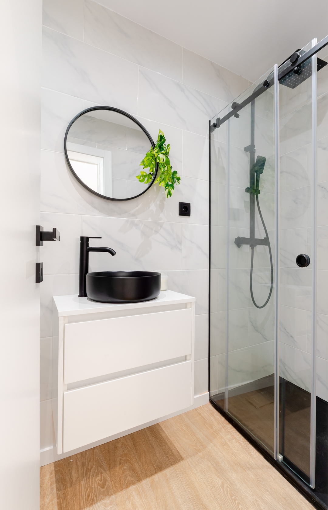 Urban Terrace & Stylish Living Spaces by HostWise 28 Host Wise Booking