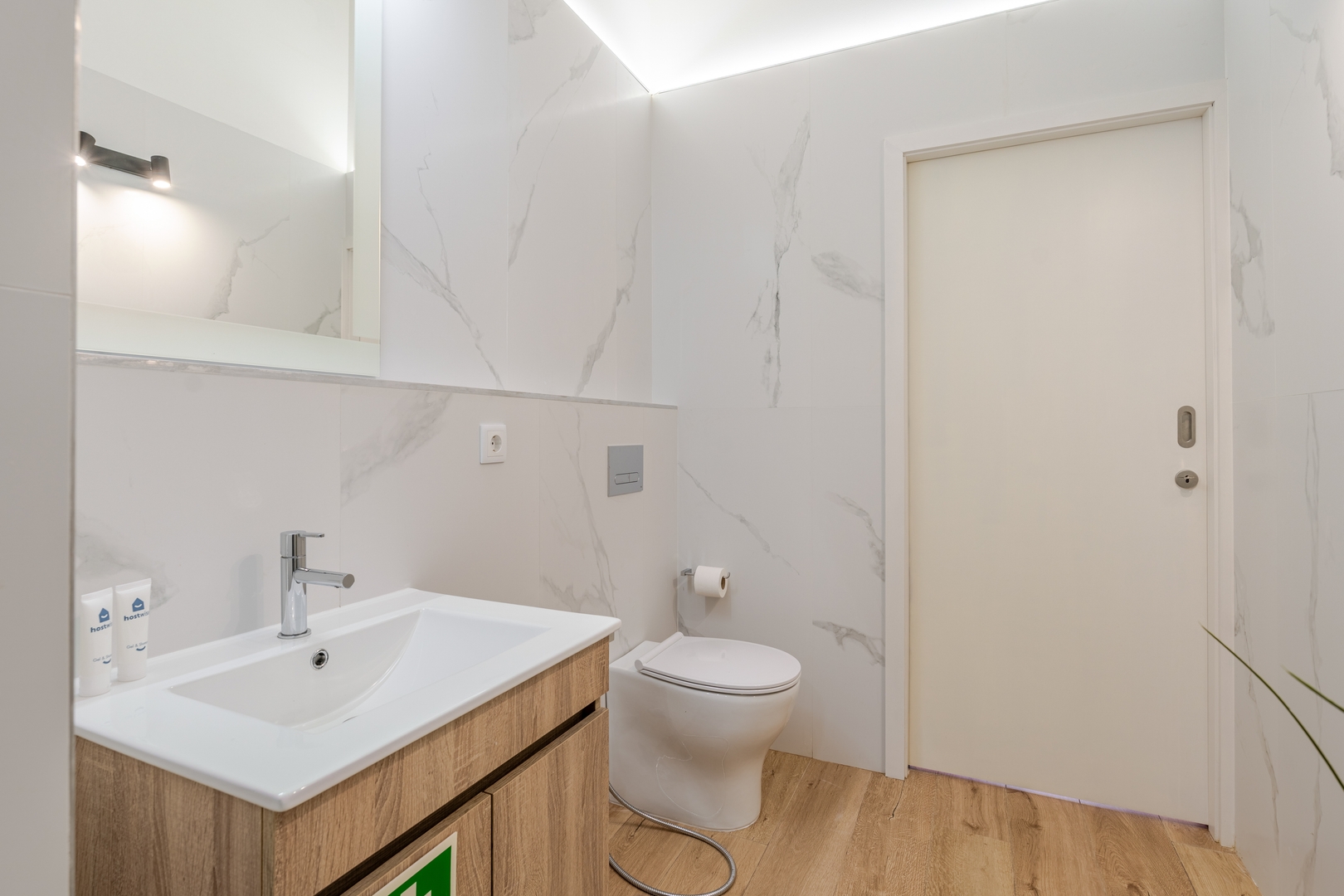 Cozy T1 Flats with Courtyard BBQ by HostWise 16 Host Wise Booking