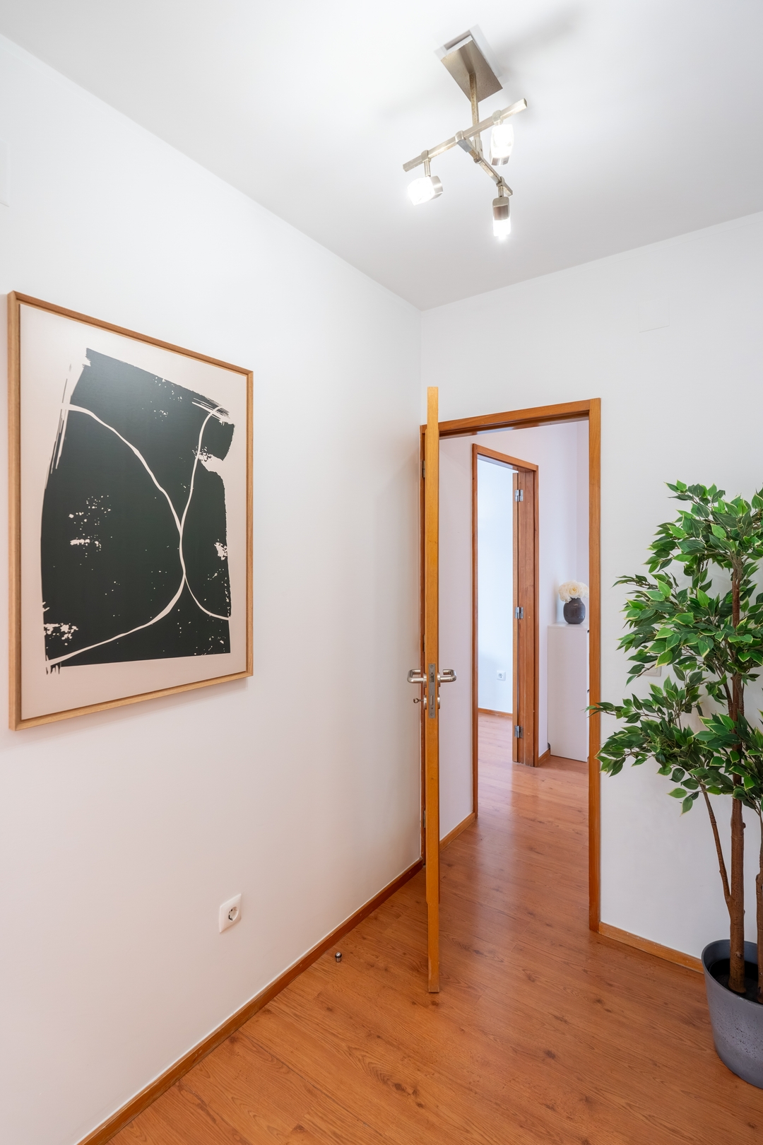 Bright Flat with Balcony & Garage by HostWise 36 Host Wise Booking