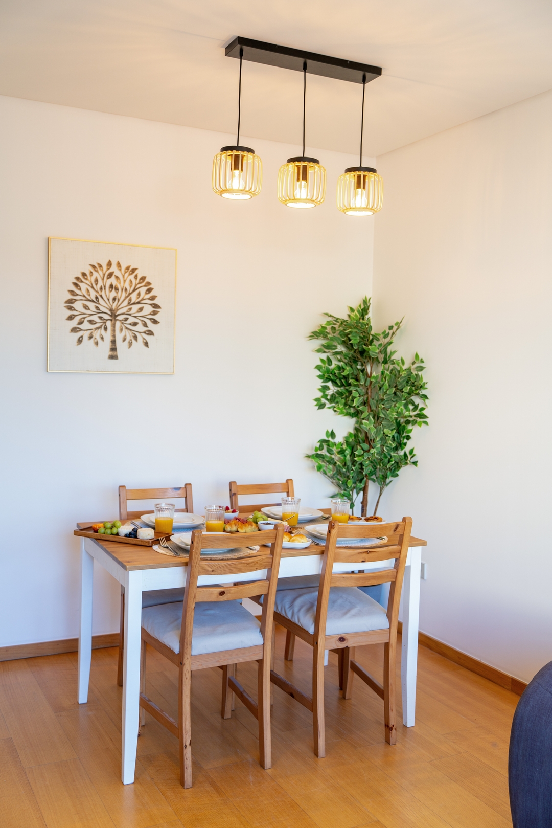 Modern Flat with Workspace in Foz by HostWise 20 Host Wise Booking