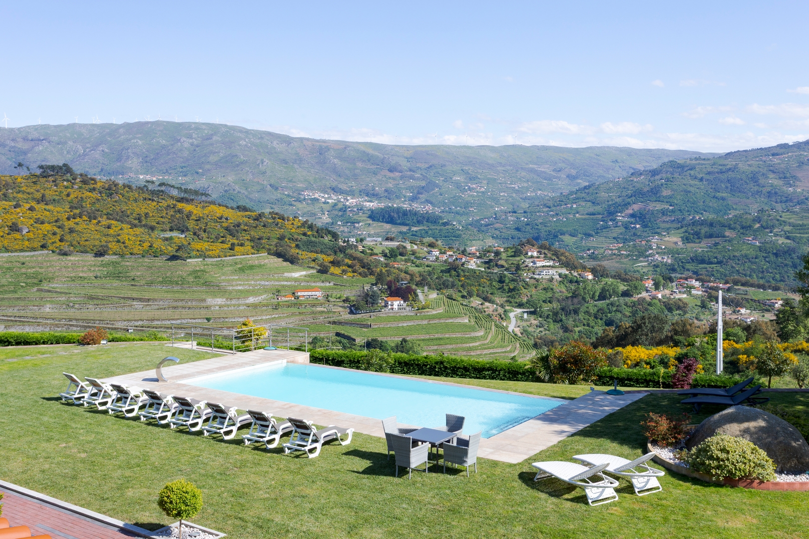 HostWise – Douro View Villa w/ 10 Suites & Pool 27 Host Wise Booking