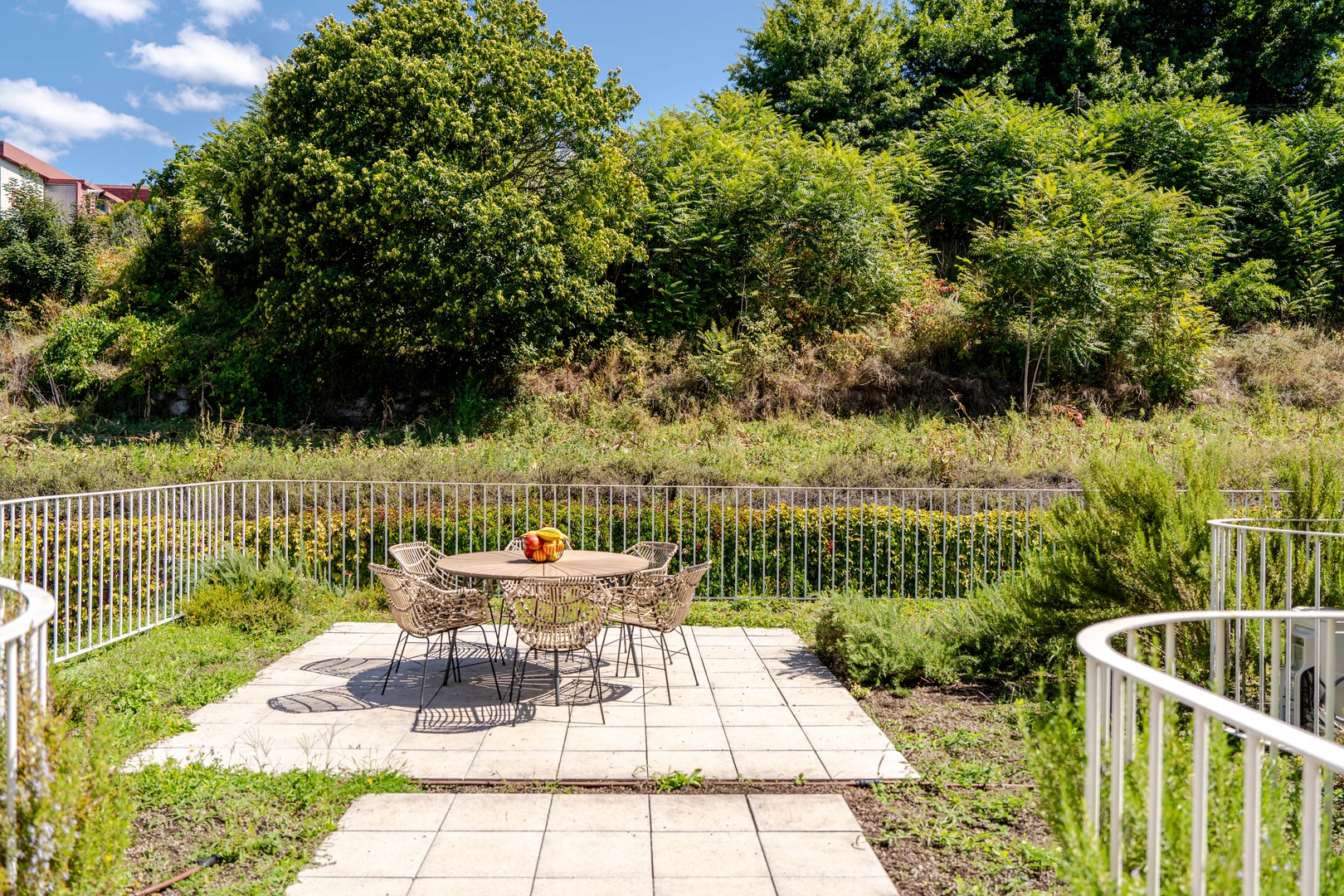 Studios & Spacious T4 with Garden by HostWise 90 Host Wise Booking